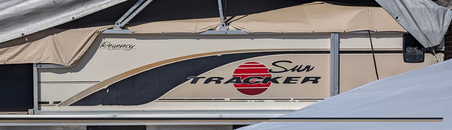 Sun Tracker Pontoon Graphics - Boat Lettering